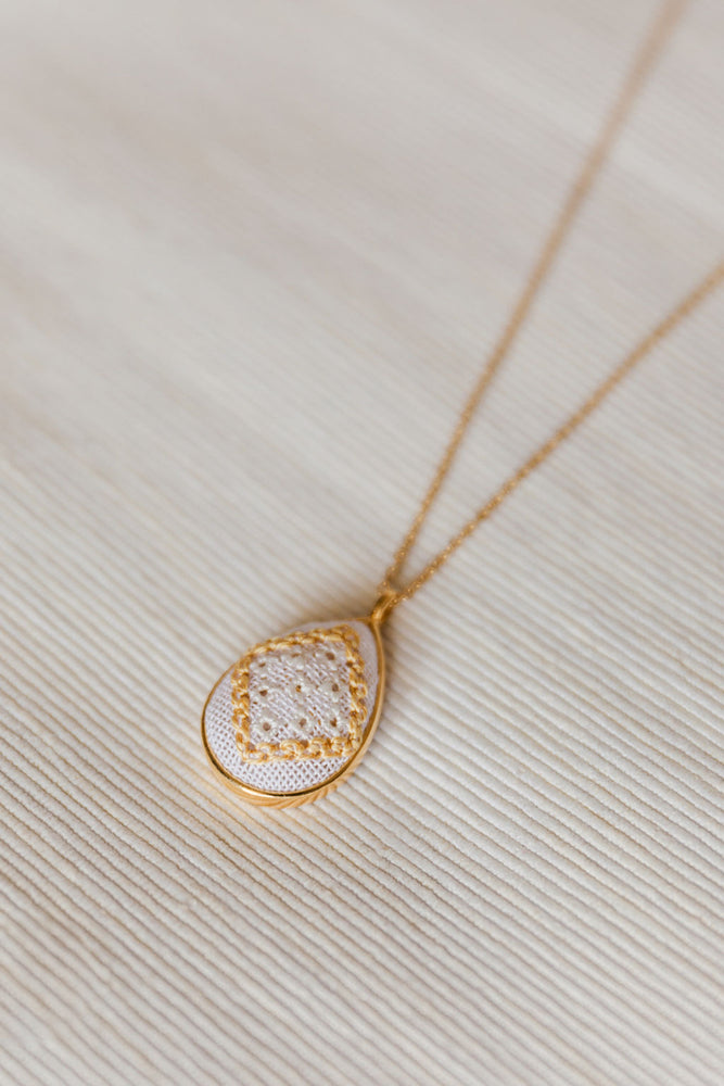 Karsaniki Teardrop Pendant Necklace Gold & White